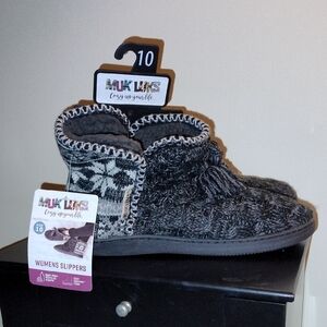Muk Luks Slippers in Charcoal and Black